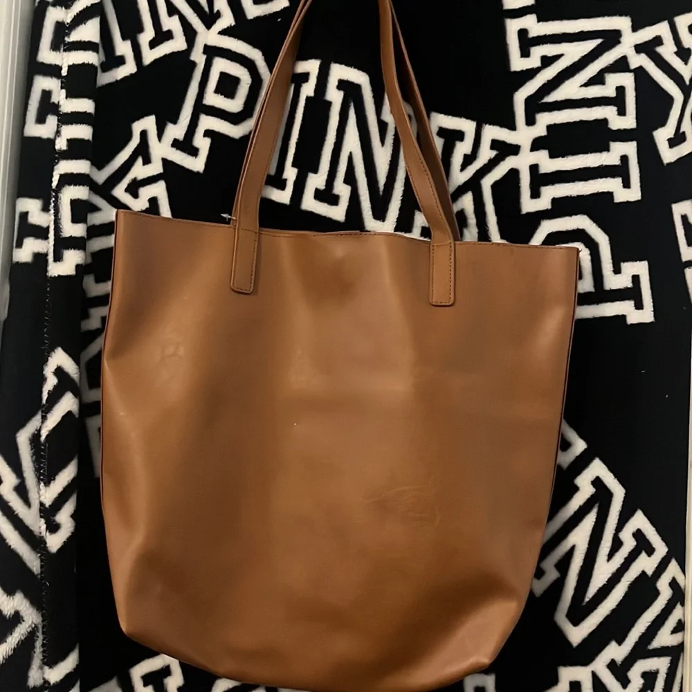 Handbag - Picture 2 of 2